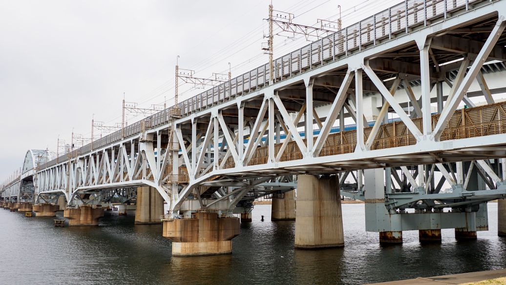 贵阳贝雷桥的施工流程：